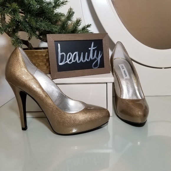 Steve Madden Vivvaa Gold Heels - Picture 3 of 8